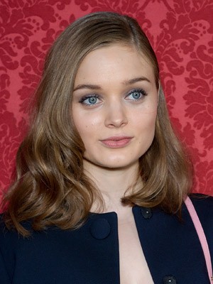 Geputzt Bella Heathcote's Frisur Spitzefront Perücke