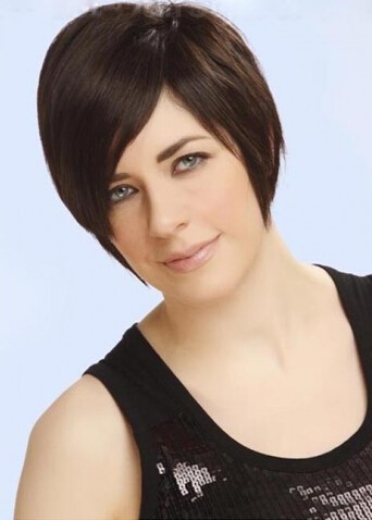 Der Eloise Gerade Brunette-Art mit verjüngten Seiten Wig